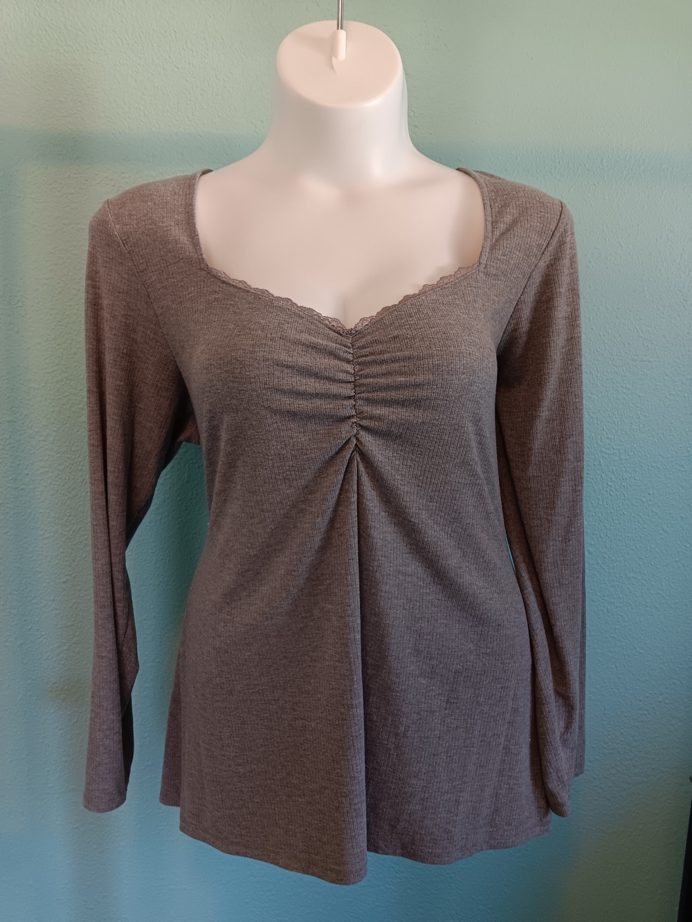 Torrid 4x Gray Ruched V-Neck Long Sleeve Top